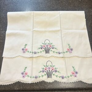Vintage Set of 2 Queen Embroidered Cross Stitch Pillowcases Floral Scalloped